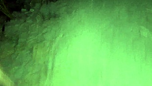 Married fanny exposes her ass without panties in public 😏