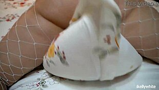 Milf rubs pussy on pillow