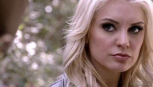 Captain Marvel in Cosplay Makes Alter Ego Squirt with Ass Licking