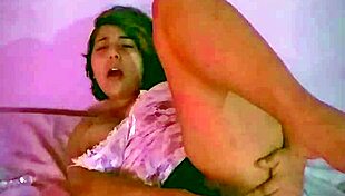 jugando con dildo y vibrador doble penetracion 😏