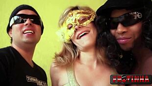 casadinha realizou fantasia de trair e filmar com frotinha porn star.