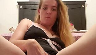 girl uses toys to put on a pussy show