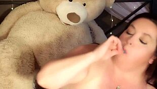 Sexy BBW licks popsicle in this remastered video 😋