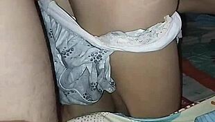 ME GUSTA PONERLA EN POSICIÓN DE PERRITO Y DARLE TODA MI VERGA HASTA EL FONDO