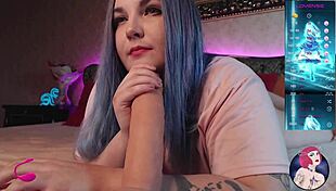 Fat Tattooed Curvy Punk Uses Big Dildo Online