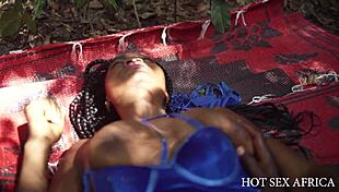 Je Narrive Pas A La Penetrer Avec Ma Grosse Bite Lingerie