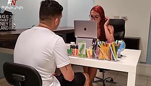 doutora safada anal fucks paciente no consultório 😈