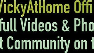 Horny Teal Licks Vicky's Hairy Pussy