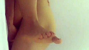 Vietnamský pár natáčí syrovou akci v útulném odpočívadle