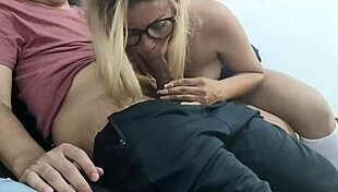 Colegiala 18 años pide pasar materia y se deja follar por profesor