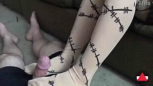 Asian amateur gives pre-cum footjob in pantyhose