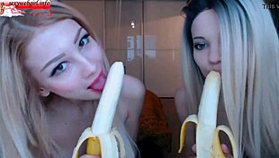 i got two sexy girlfriends suckin bananas on webcam 😍