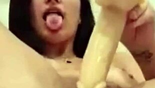 Claudia Bavel이 손가락과 딜도로 자위하는 핫 컴필레이션 보는 걸 사랑해