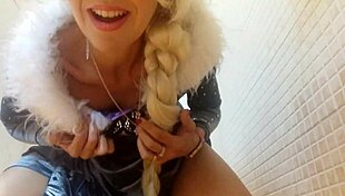 Elsa cosplay bent over, ready for doggystyle action