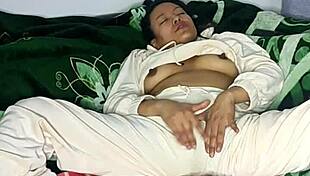 Colombian Housewife Uses Dildo for Squirting in Homemade Video