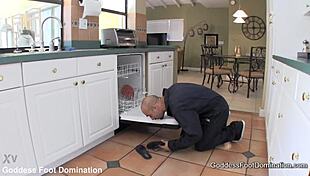 Hey, appliance repair guy obsessed with foot fetish footjob