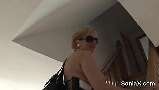 Wow, unfaithful British mature lady Sonia flaunts her huge tits and I’m shook! 😍