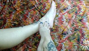 i pour oil on my tattooed feet for jerk off fun