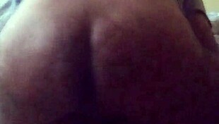 En 4 Patas Esta Culona Saca Unas Nalgas