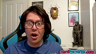 Nerd bellissima in casting con fascino british