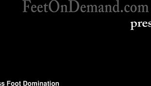 Hey, appliance repair guy obsessed with foot fetish footjob