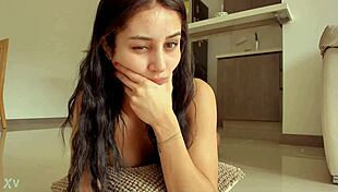 Heiße Brünette mit saftigem Arsch macht mich verrückt auf Web Chat bei Hotviewsdotxyz