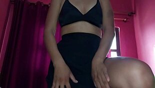 Amateur secretary demands pussy licking for promotion.