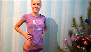 blonde cutie gives amateur blowjob with handjob 😘