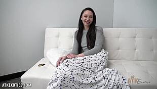 classy minnie boom fingers her juicy pussy