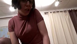 Školske predstavnice uranjaju u divlje jebanje dupeta s ogromnim kurcima.