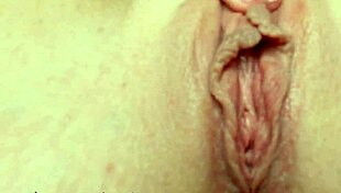 Girl moans as her juicy pussy drips and cums close-up 😍