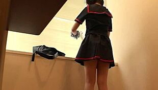 Hey, nak tengok idola Jepun 18+ comel ni dalam gambar rumah tersembunyi?