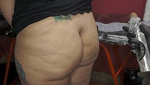 Fazendo minha tattoo nova na raba?