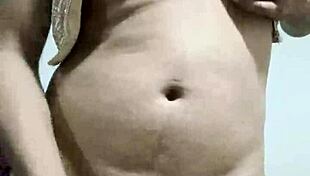 travesti masturbating richly