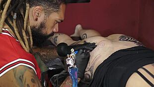 Fazendo minha tattoo nova na raba?
