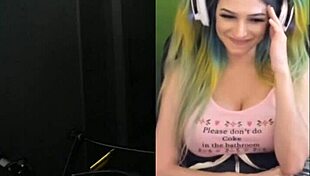 Joycgee and trainwrecks share their live webcam experience