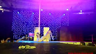 צפה בלולה טיילור קורעת בגדים בהצגת סקס באתונה!