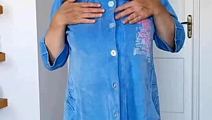 Hot mature milf MariaOld shakes huge saggy tits in seductive sexy dance