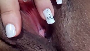 novinha gostosa se masturbando sozinha com peitos pequenos