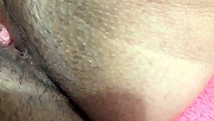 novinha gostosa se masturbando sozinha com peitos pequenos