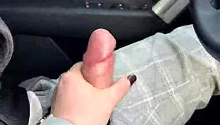 Risky public blowjob while driving in the car