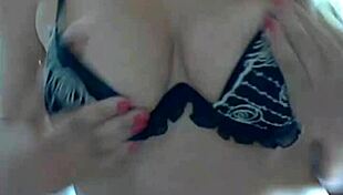 Video chamada com loira