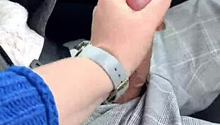 Risky public blowjob while driving in the car