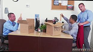 Bollywood actress in an open video with Chinese performers