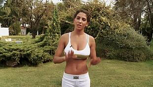 cinthia fernandez demonstrates arm exercises revealing body secrets in this fitness video
