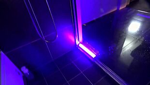 Эй, эта милая крошка делает эпический минет с грязными кончами!