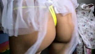 culona se mueve rico