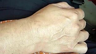 Harassing the mature big-ass milf in lima streets!