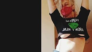 Linda's sexy tribute to my fat pantaneiro, showing off big tits and pussy! 😍