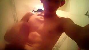 oh yeah, watch this gay stud shoot his load right in the toilet stall!